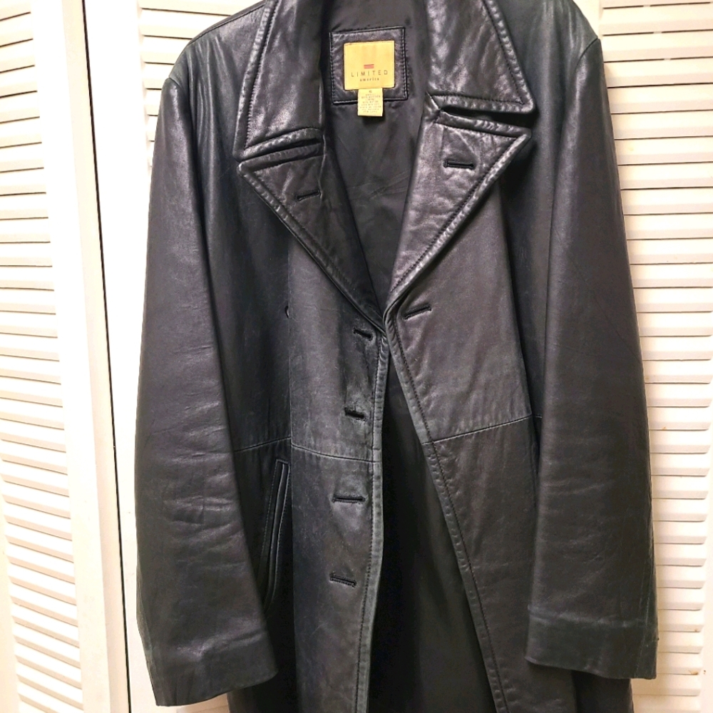 100% sophisticated Leather coat for women